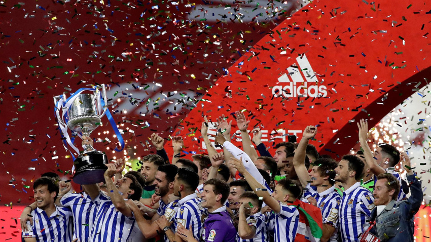 La Real Sociedad celebra el título de campeón de la Copa del Rey en 2021