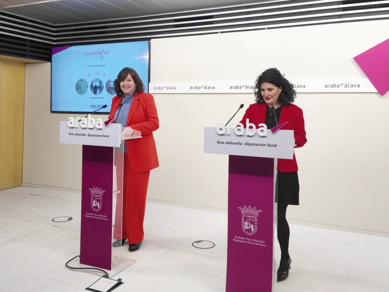Itziar Gonzalo en la presentación de la campaña de la renta de Álava