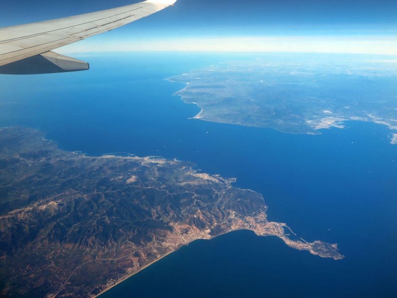 Imagen aérea del estrecho desde un avión