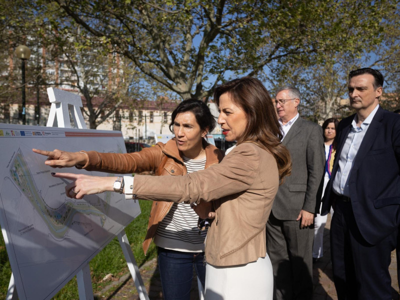 La alcaldesa de Zaragoza Natalia Chueca, ha visitado este martes las obras.