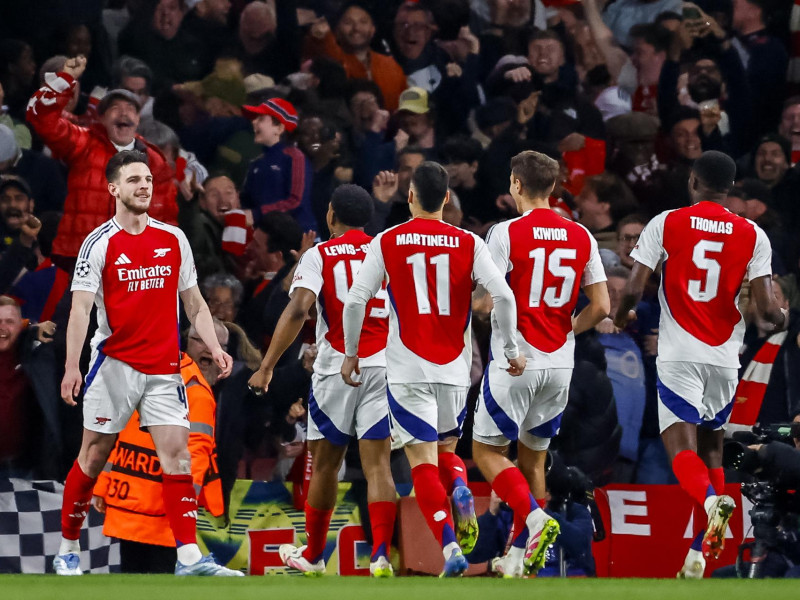El Arsenal celebra el primer gol de Rice al Real Madrid