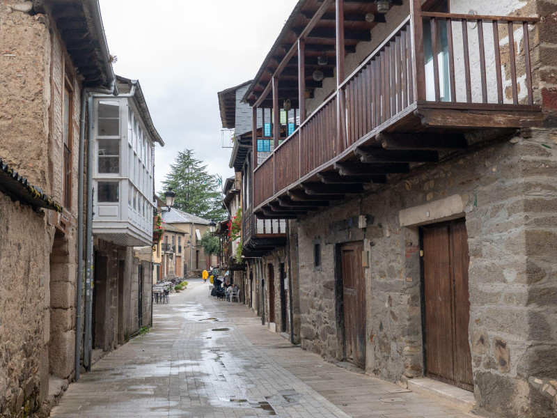 Panorama de la calle principal de Molinaseca en León