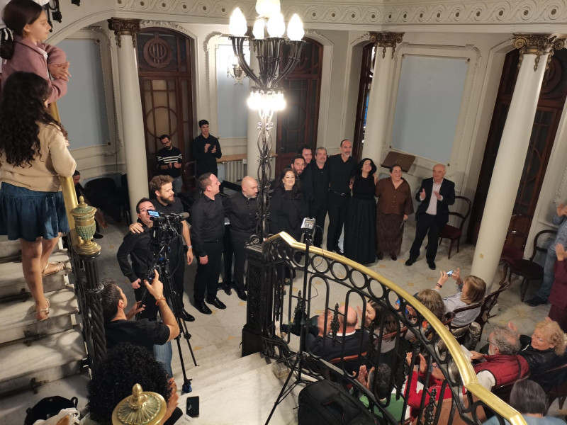 Profesores y ex alumnos ovacionados al final del úlltimo concierto