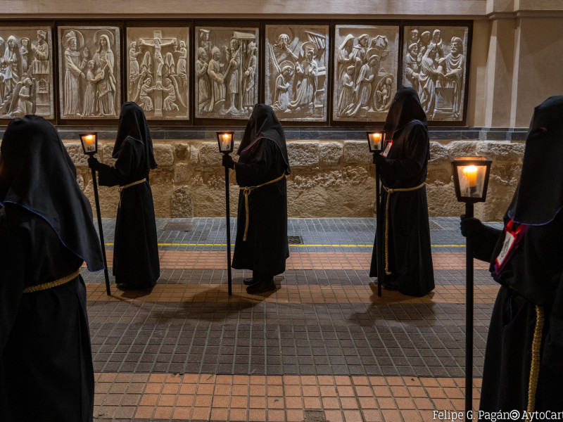 Los alumbrantes que alumbran al Cristo