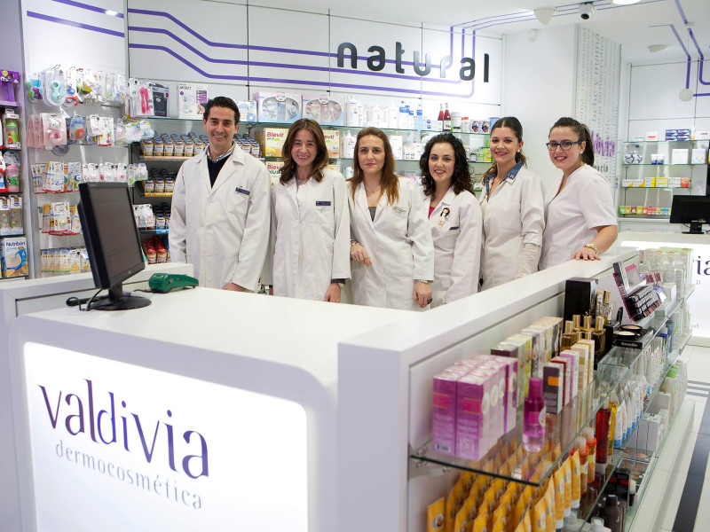 La Farmacia Valdivia de Motril cumple 25 años con su segunda generación