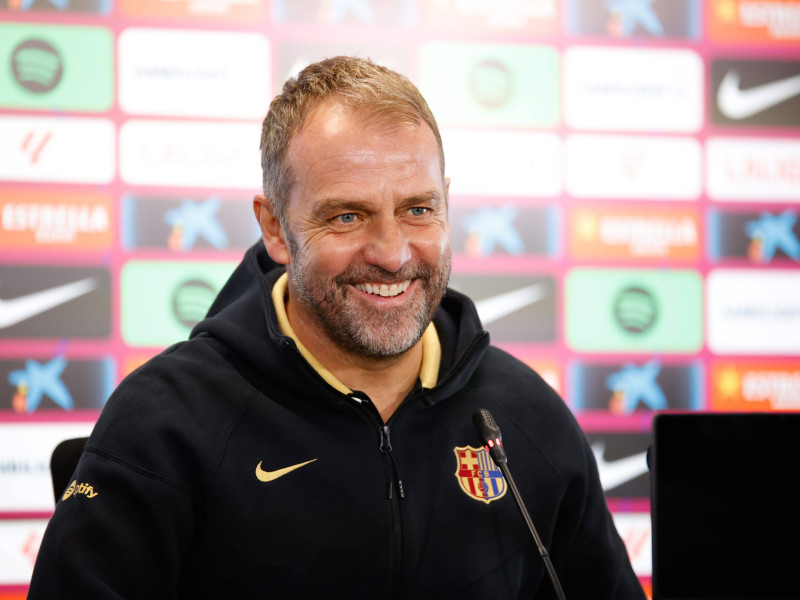 Hansi Flick, sonriente durante una rueda de prensa