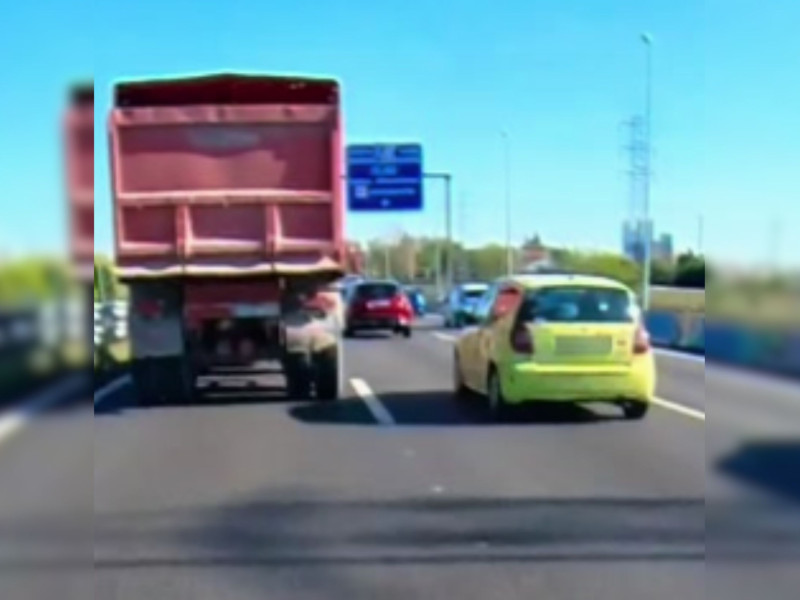 Ese es el coche en el que hay un mensaje muy particular