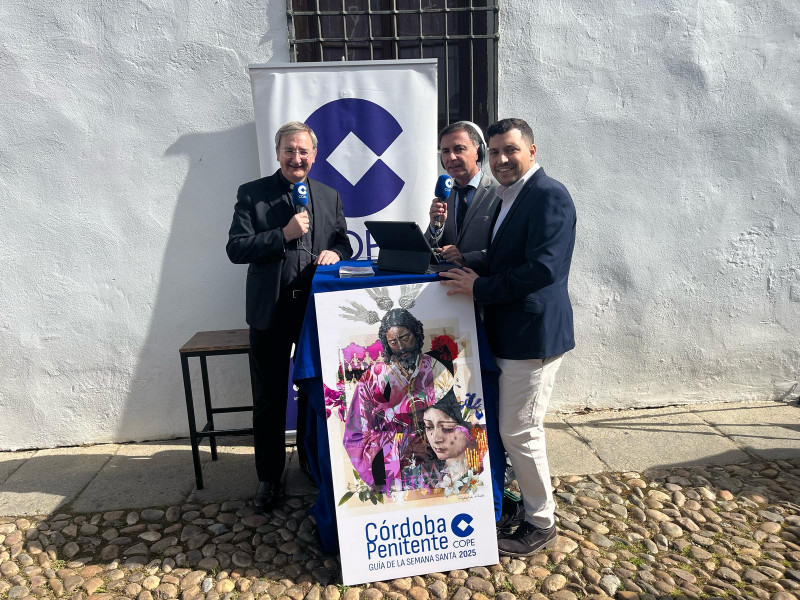 Joaquín Alberto Nieva, Francisco Durán y Fernando López, en la Plaza de Capuchinos en un Viernes de Dolores.