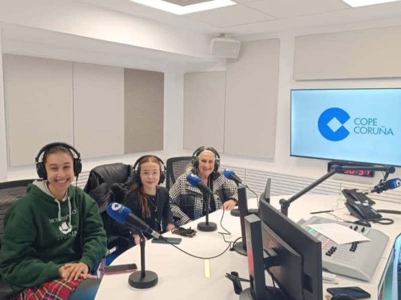 Una representación de Mantillas en los estudios de COPE Coruña