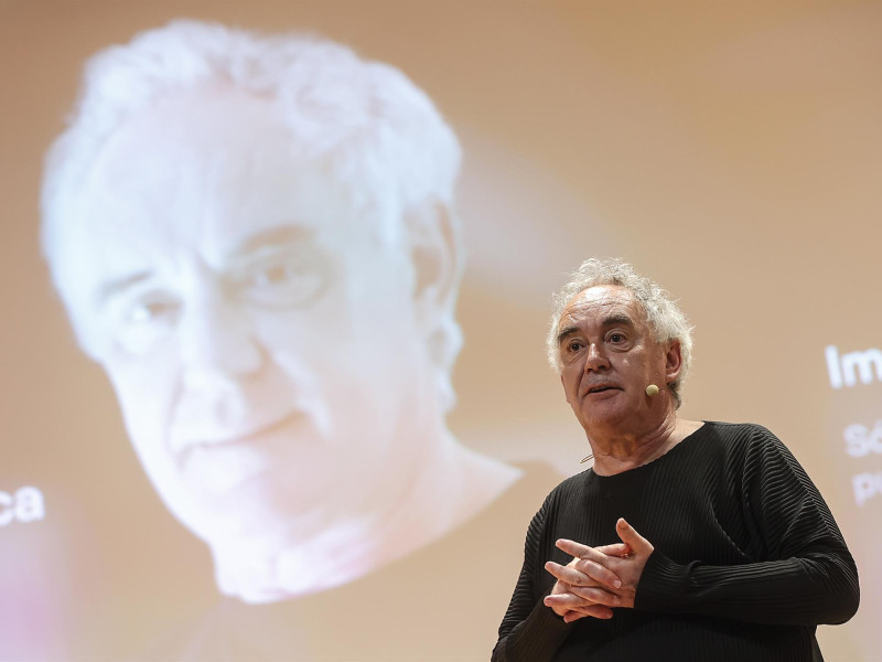 El chef Ferran Adrià durante una conferencia