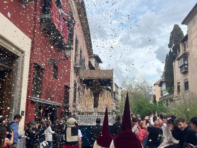 Petalá a la Virgen de las Maravillas por la Carrera del Darro