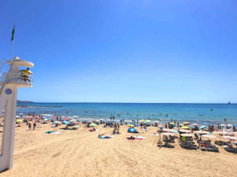 Imagen de archivo de la playa del Postiguet de Alicante