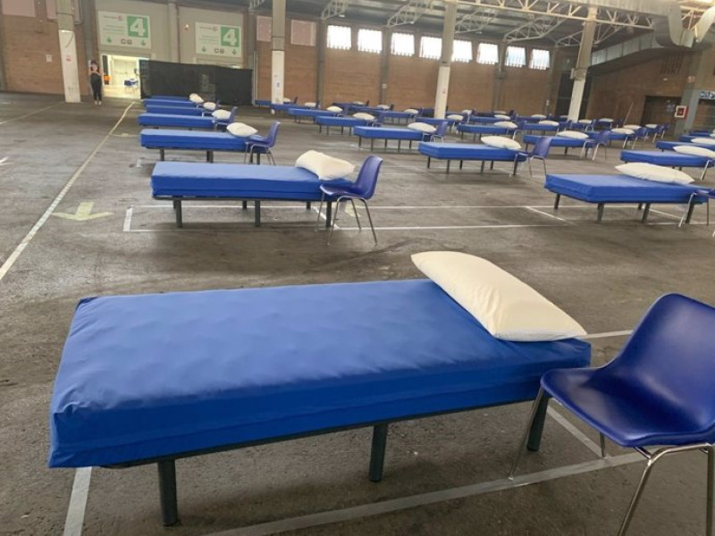 equipamientos para temporerosLos primeros temporeros que buscan trabajo en la campaña de la fruta han comenzado a llegar este martes al pabellón de la Fira de Lleida, habilitado por el Ayuntamiento como alojamiento.POLITICA CATALUÑA ESPAÑA EUROPA ECONOMIA SOCIEDAD LLEIDA