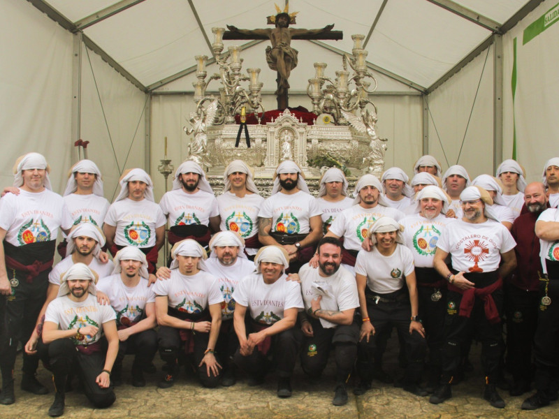 Costaleros de la Hermandad de los Estudiantes de Oviedo