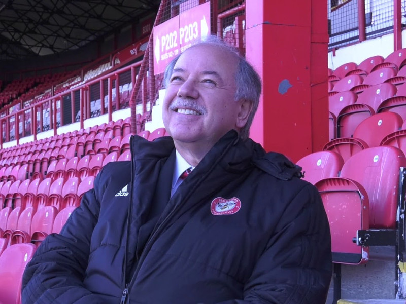 El presidente del Brentford visita al alcalde antes de anunciar la compra del Mérida, que pasará a manos del magnate inglés Matthew Benham.