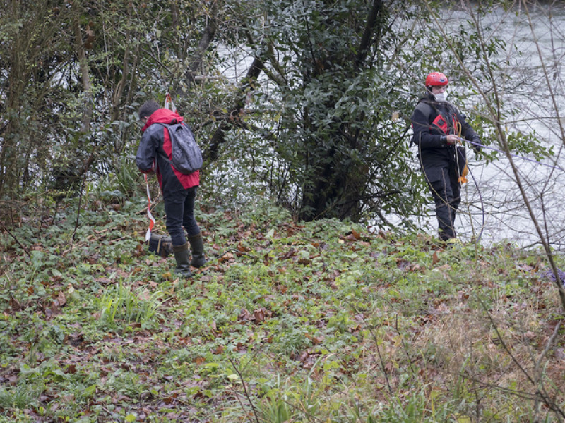 La Ertzaintza inspecciona el lugar donde se encontró el cuerpo