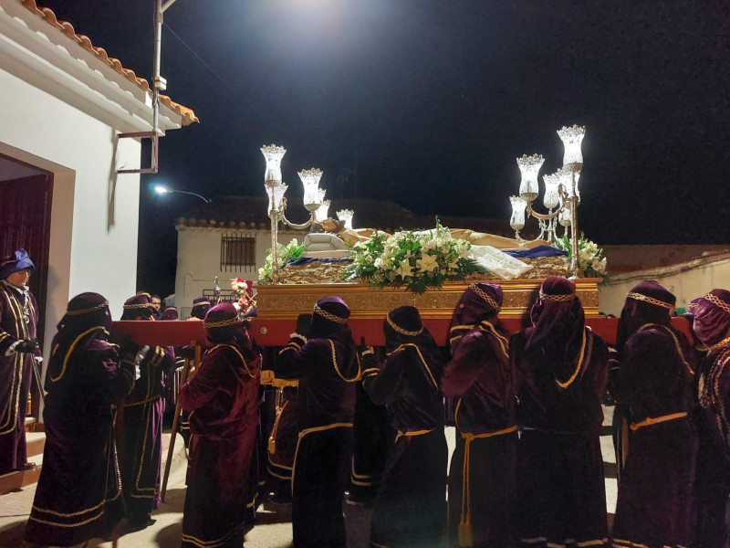 El Cristo Yacente entrando en el Santo Sepulcro