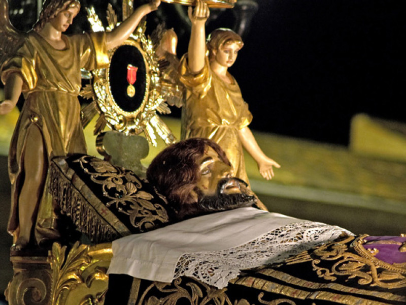 Imagen del Cristo de la Cama en la procesión del Santo Entierro de Zaragoza.