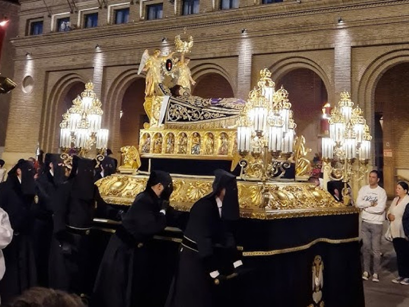 Imagen del Cristo de la Cama en la procesión del Santo Entierro de Zaragoza.