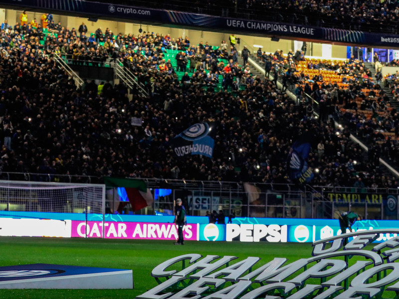 Interior de San Siro en un partido de Liga de Campeones para el Inter de Milan