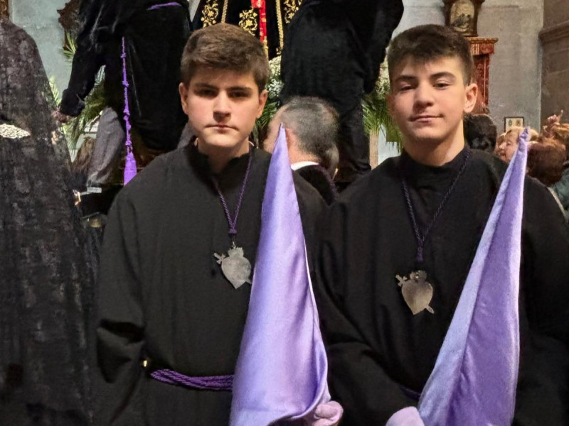 Pelayo y Álvaro se preparan para procesionar