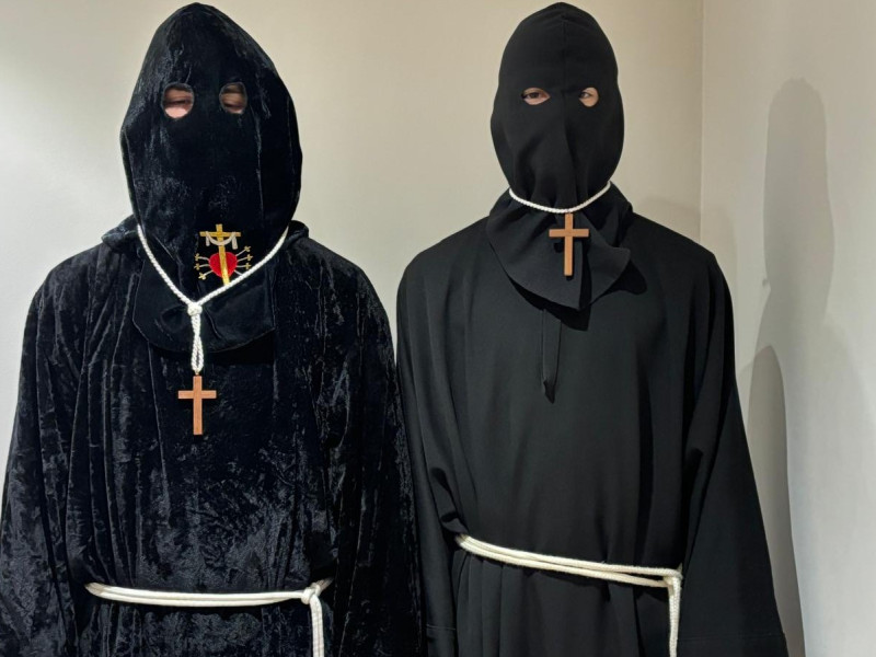 Pelayo y Álvaro listos para la procesión