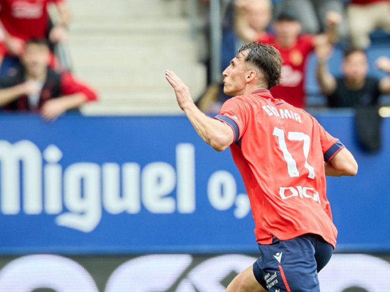 Budimir celebra un gol con la camiseta de Osasuna