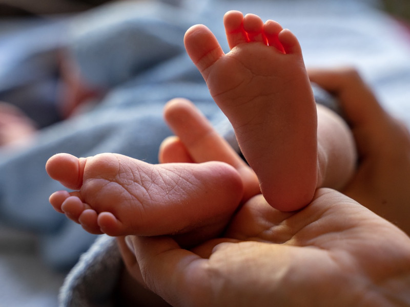 El primer niño de acogida de Estrella y Paco era un recién nacido