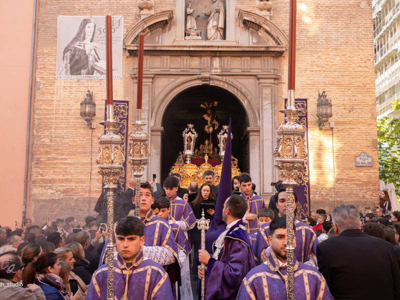 Salida de Jesús Nazareno desde las Carmelitas Descalzas
