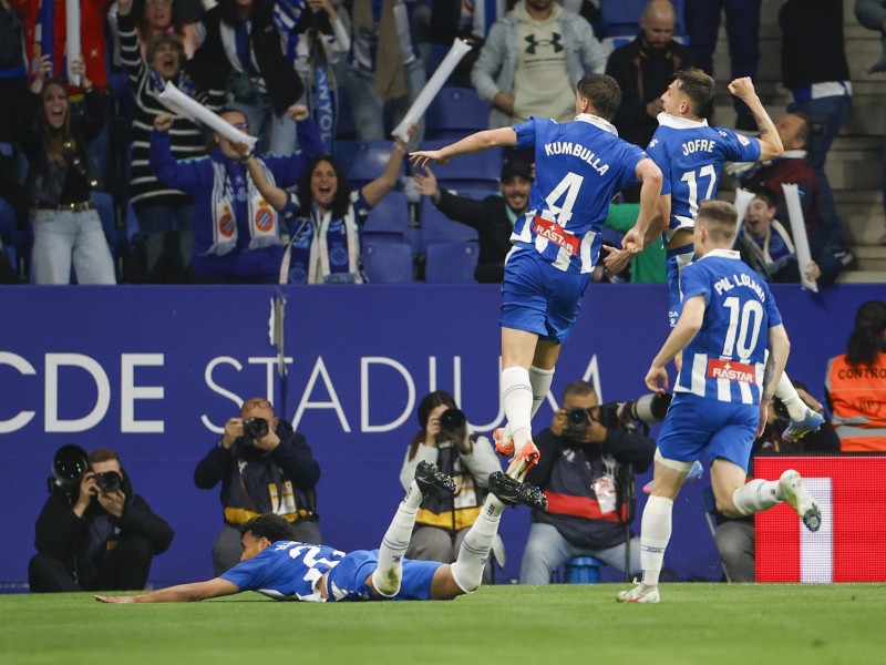 Los jugadores del Espanyol celebran el gol de Kumbulla contra el Getafe