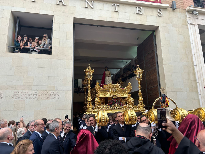 Los portadores del Coronado de Espinas de Estudiantes