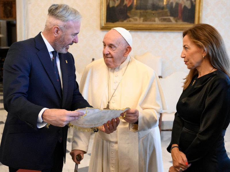 Imagen de la audiencia privada en la fueron recibidos el presidente Azcón y la alcaldesa Chueca.