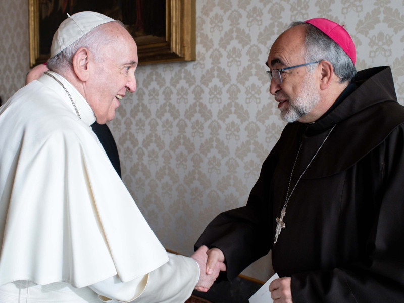 El Arzobispo de Oviedo, Monseñor Jesús Sanz Montes, con el Papa Francisco, en Roma