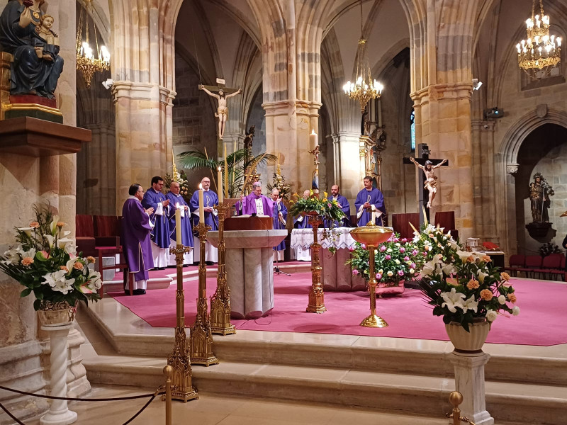 Misa en recuerdo al Papa Francisco en Bilbao
