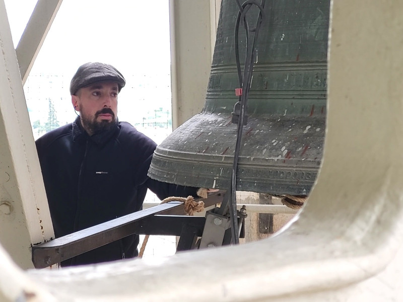 El histórico momento en el que las campanas de la Catedral de Burgos repican a mano en homenaje al Papa Francisco