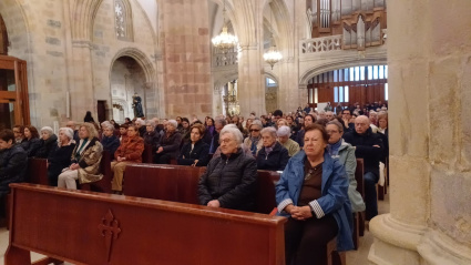 Fieles en la Catedral de Santiago