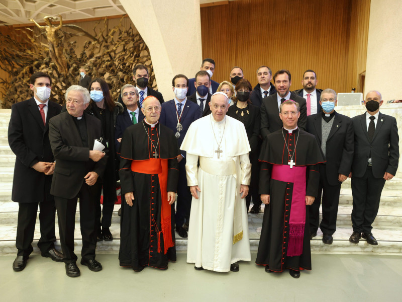 Una delegación de Valladolid presenta la Semana Santa ante el Papa Francisco