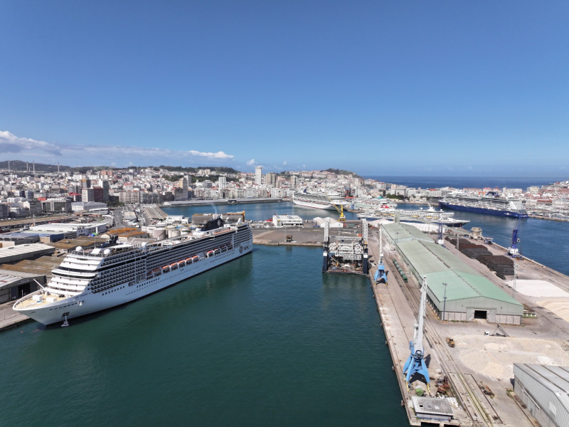 Cinco cruceros en el puerto de A Coruña