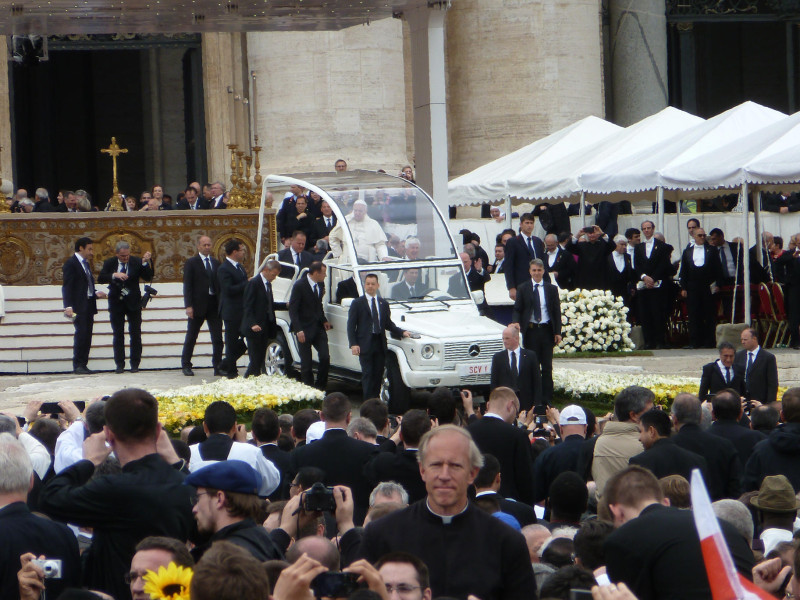Imagen de la canonización de Juan XXIII y Juan Pablo II