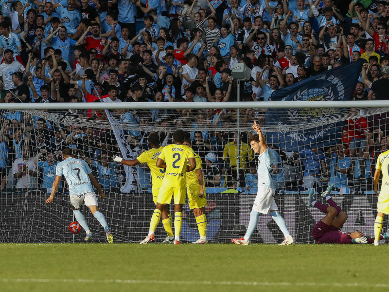 Borja Iglesias celebra el gol en el Celta - Villarreal
