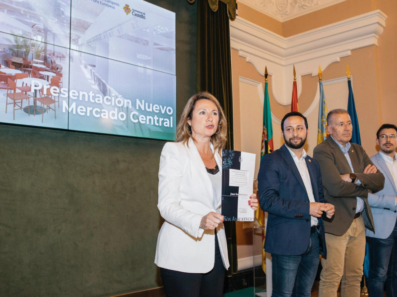 La alcaldesa de Castellón presenta la reforma del Mercado Central a los vendedores