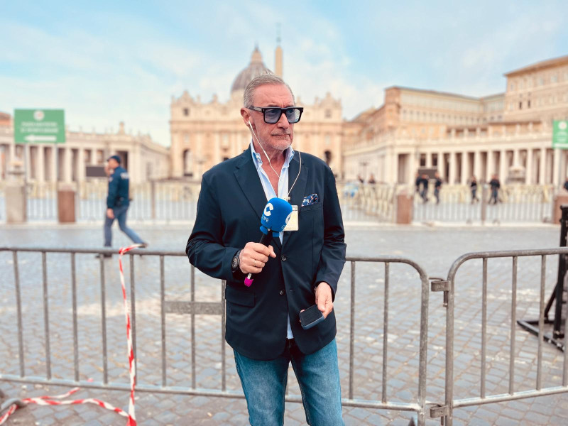 Carlos Herrera desde la Plaza de San Pedro, en Roma