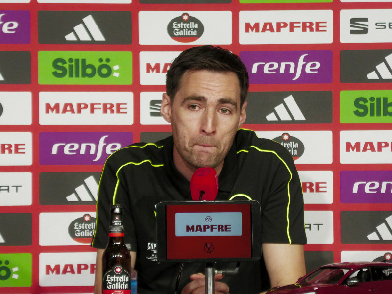 De Burgos Bengoetxea rompe a llorar en plena rueda de prensa previa a la final de Copa.