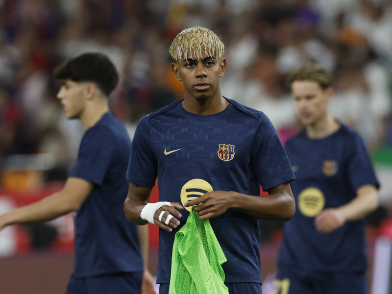 Lamine Yamal, con el pelo rubio antes del comienzo de la final