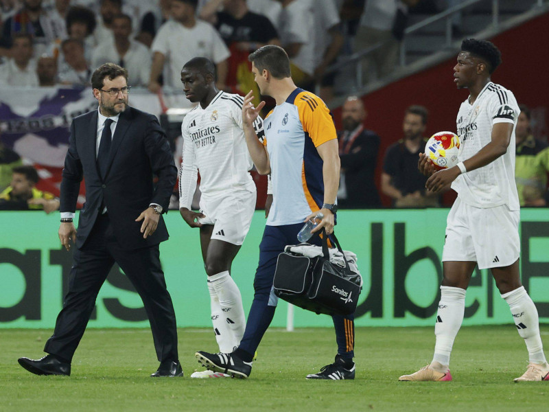 Lesión de Ferland Mendy durante la final de la Copa del Rey Barcelona-Real Madrid