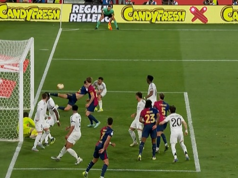 Imagen del posible penalti de Ceballos a Cubarsí