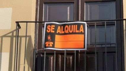 Imagen de archivo de un cartel de se alquila
