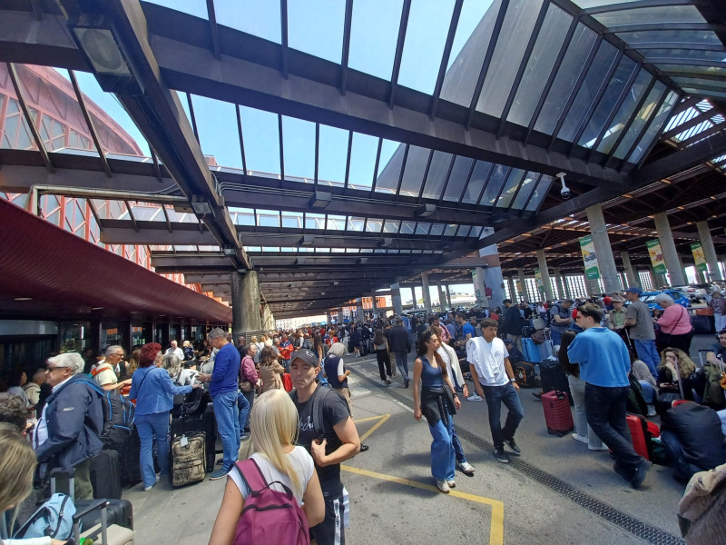Decenas de pasajeros han sido evacuados de la estación de Atocha en Madrid
