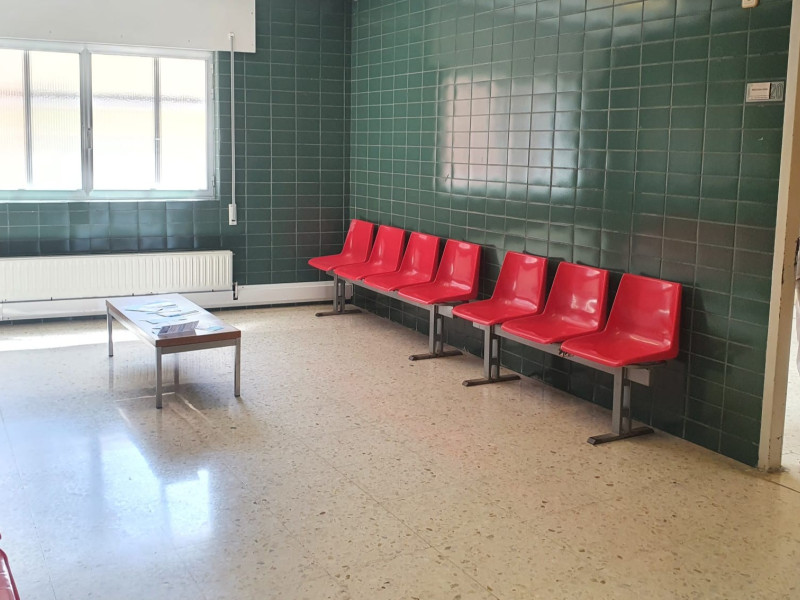 Una de las salas de espera del Centro de Salud de Ribadeo