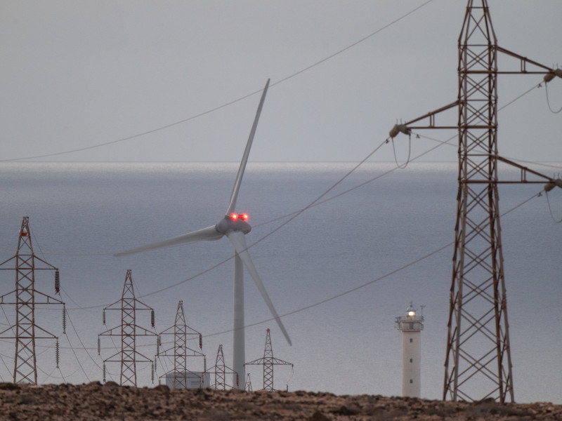 El apagón que este lunes dejó sin luz a la mayor parte de la España peninsular no ha tenido incidencias en las redes eléctricas de Canarias, aisladas de la Península, pero sí se ha notado en importantes distorsiones en las redes de telecomunicaciones.